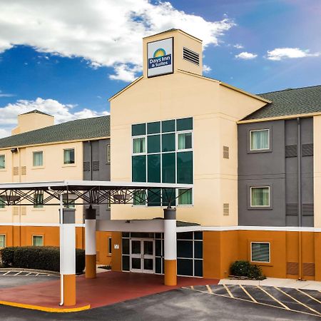Days Inn & Suites By Wyndham Augusta Near Fort Eisenhower Exterior foto