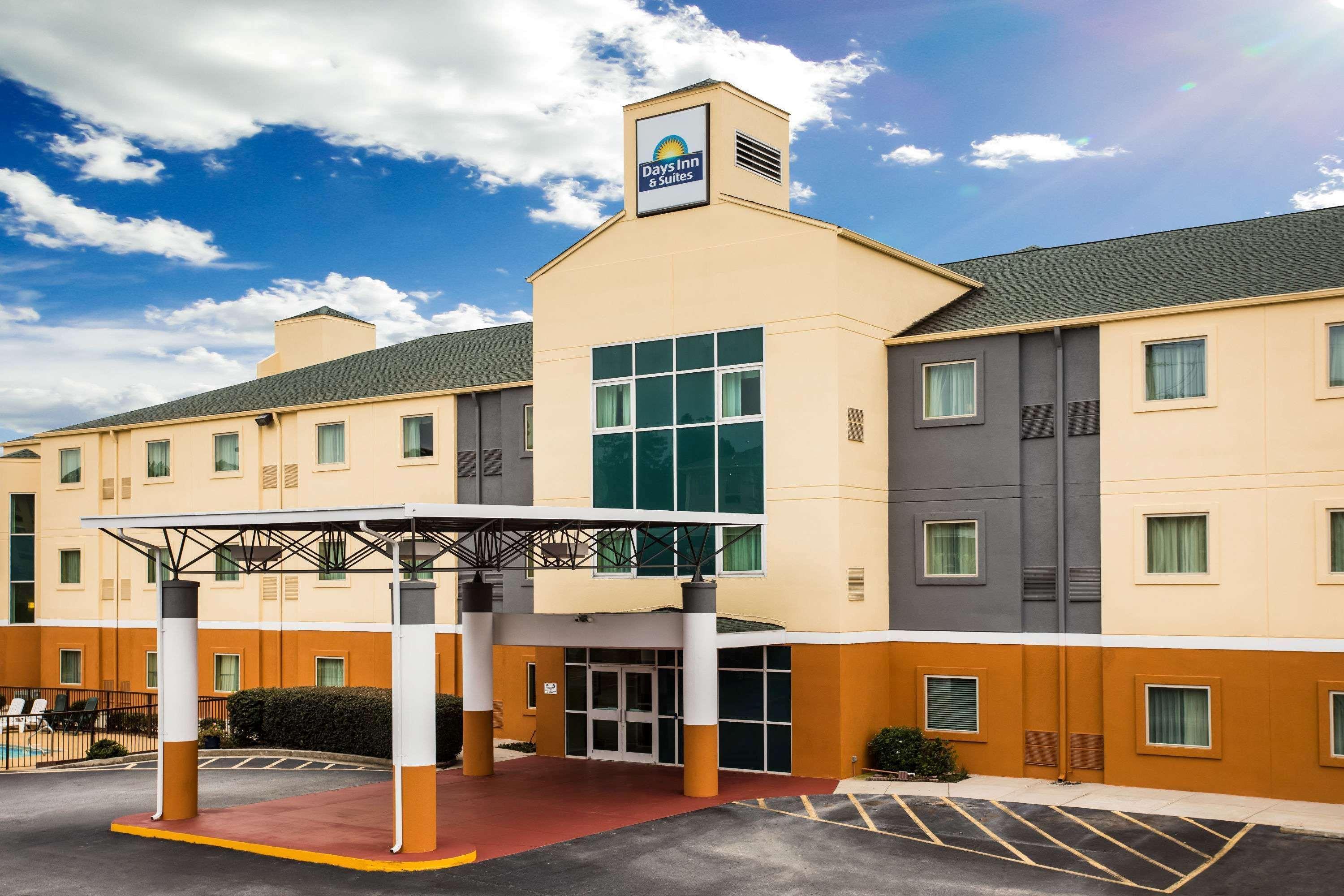 Days Inn & Suites By Wyndham Augusta Near Fort Eisenhower Exterior foto